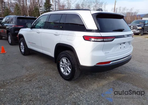 2025 Jeep Grand Cherokee Laredo 4X4 from USA, damaged, VIN 1C4RJHAG3SC373677